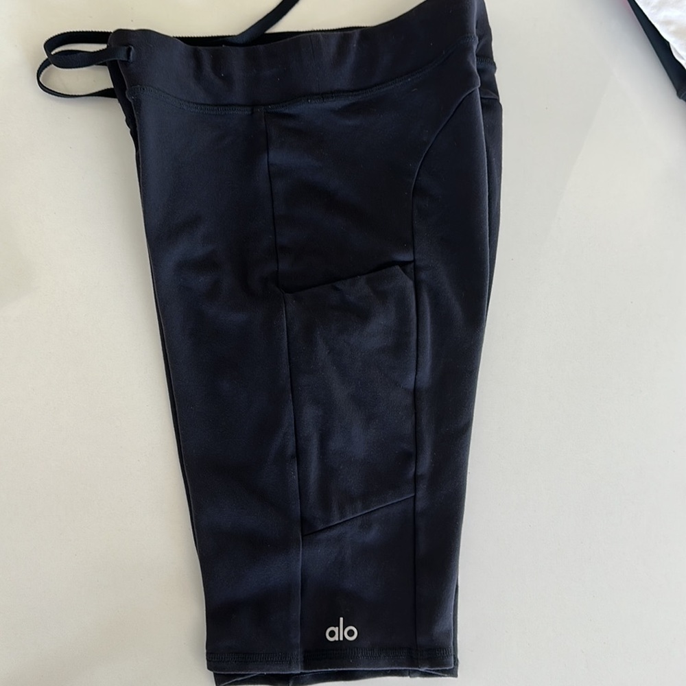 ALO YOGA - 9” Biker shorts w/pockets